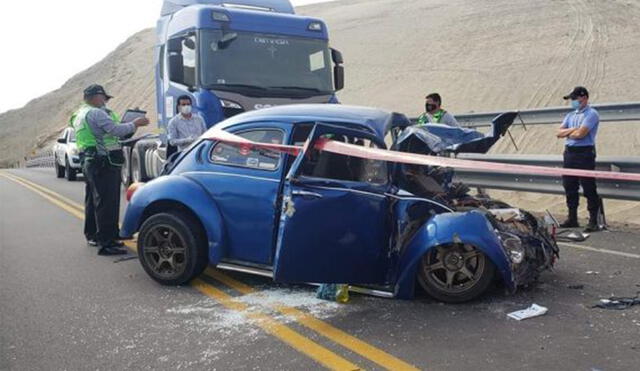 En el automóvil se transportaba una familia que habría ido de paseo a la playa. Foto: PNP