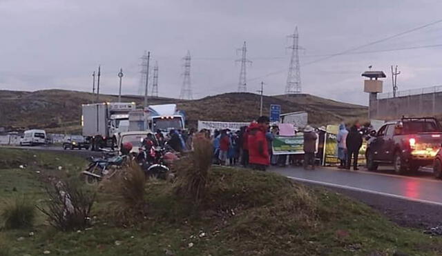 Los manifestantes tomaron el sector de Vilapata en Ayaviri. Foto: Onda minera Rinconada