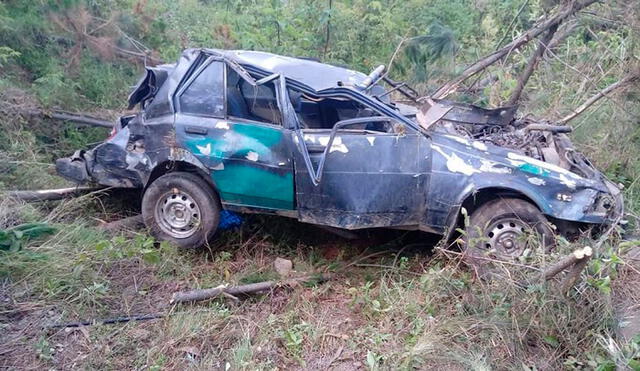 Automóvil cayó a una profundidad de más de 150 metros. Foto: Radio Santo Domingo