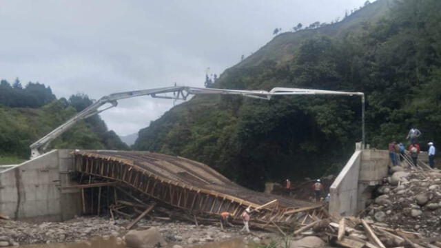 En Ninabamba (Santa Cruz) estructura del puente sobre el río Seco colapsó. Foto: Facebook Conexión Santa Cruz.