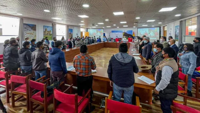 Cusco. Reunión entre dirigentes comunales y autoridades regionales y nacionales apunta a resolver conflicto. Foto: Ministerio de Energía y Minas