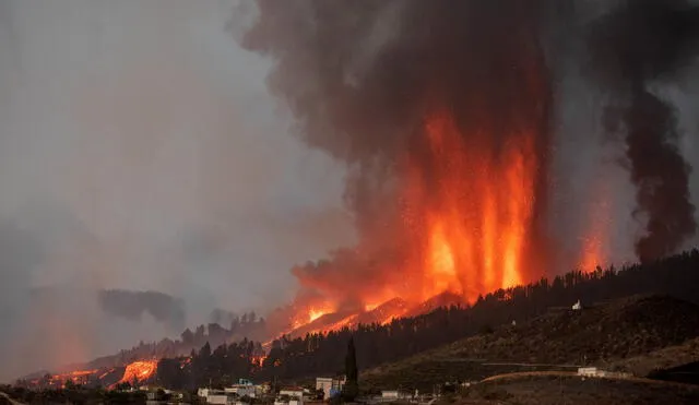 El video fue grabado a unos 1,5 kilómetros de los centros de emisión del volcán. Foto: AFP