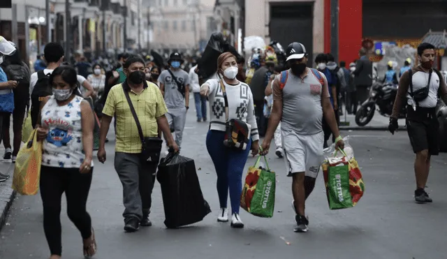 Peruanos realizan compras por fiestas de fin de año. Foto: La República / John Reyes