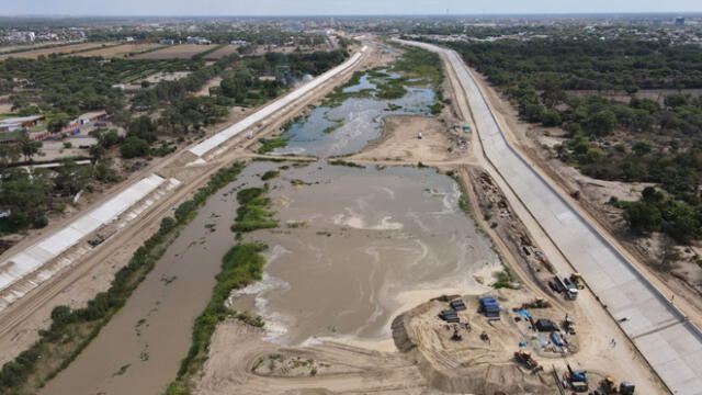 Construcción de defensas ribereñas en el río Piura para prevenir inundaciones. Foto: ARCC
