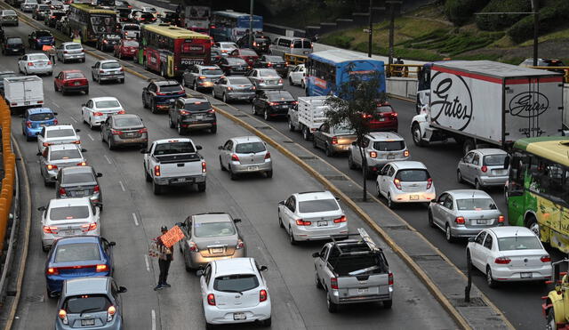 Hoy no circula jueves 23 de diciembre de 2021: calendario y placas que descansan en CDMX y EdoMex. Foto: AFP