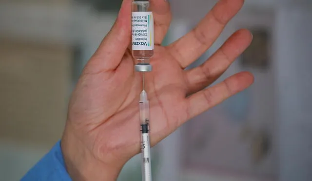 Un vial de la vacuna de AstraZeneca. Foto: AFP