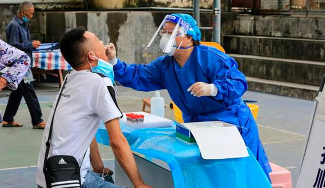 De los 140 nuevos contagios, 87 fueron transmitidos localmente, según un comunicado de la Comisión Nacional de Salud, frente a los 55 del día anterior. Foto: AFP