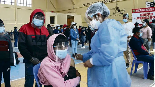 Vacunatorios. Ciudadanía cusqueña cuestionó en su momento las vacunas "privilegiadas" en la sede del Poder Judicial.
