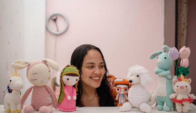 Janice Villanueva (24), creadora de los amigurumis personalizadas de la marca Ohvillos. Foto: Antonio Melgarejo.
