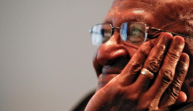 El exarzobispo anglicano sudafricano Desmond Tutu falleció este domingo 26 de diciembre a los 90 años en Ciudad del Cabo (suroeste). Foto: EFE