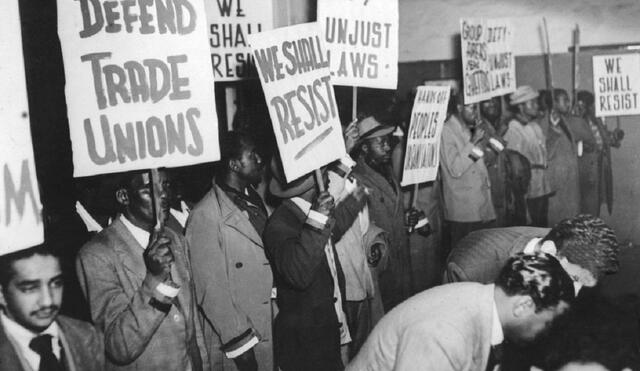 Los partidarios del Congreso Nacional Africano (ANC) de Sudáfrica, se reunieron en 1952 en campaña contra el régimen de segregación racial del apartheid. Foto: AFP