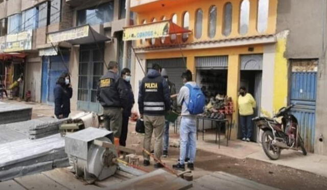 Policía Nacional llegó hasta el establecimiento para la investigación. Foto: Radio Collao