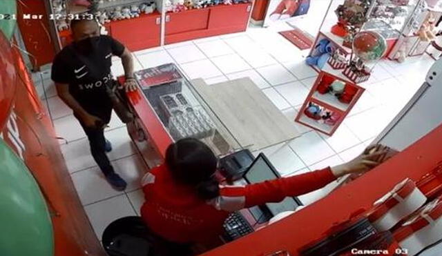 Sujeto responde al nombre de Jonathan Bezaga Luque y robó varias tiendas en los distritos de Miraflores, Surquillo y San Borja. Foto: difusión