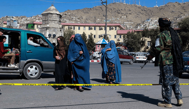 Desde agosto de este año, los derechos humanos de varias mujeres afganas se han visto vulnerados por el Gobierno basado en la religión islámica de los talibanes. Foto: EFE