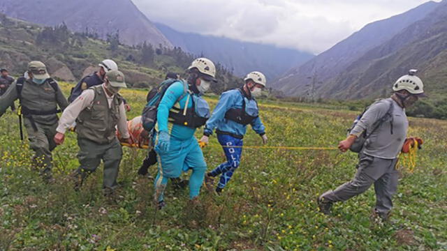Agentes de la Policía continúan con las labores de rescate en Cusco. Foto: PNP
