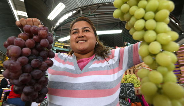 La tradición de comer 12 uvas en Año Nuevo es muy antigua y el significado no ha variado tanto a lo largo del tiempo. Foto: Andina