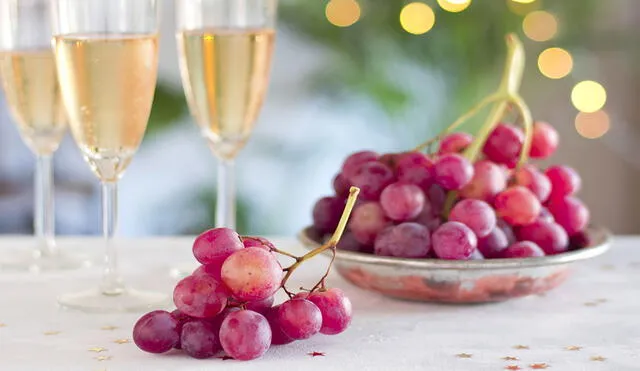 Consumir uvas y el vino espumoso es una tradición común en Año Nuevo. Foto: Animalpolitico