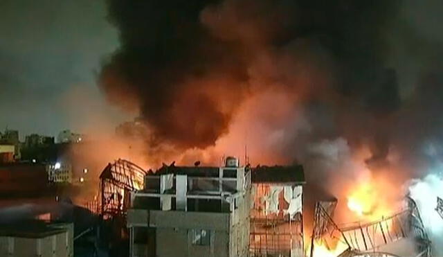 El incendio en Mesa Redonda fue catalogado como código cuatro por el cuerpo de bomberos, Foto: captura TV Perú