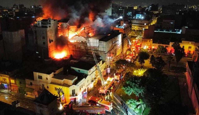 El incendio se produjo en la Galería Plaza Central. Foto: URPI-LR