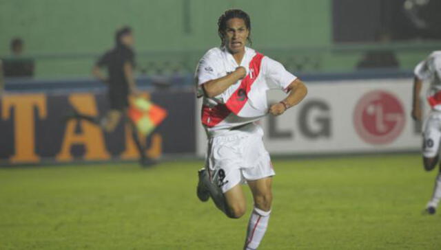 Paolo Guerrero marcó su primer tanto a la selección chilena. Fuente: Difusión
