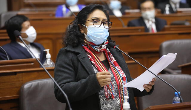Katy Ugarte es profesora y actualmente congresista de la región Cusco. Foto: Congreso