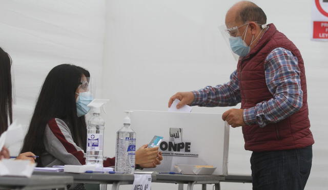 El proceso electoral del Perú 2022 establece una fecha única para la votación a nivel regional y municipal. No obstante, 30 días después de esta se podría dar una segunda elección regional, según la norma. Foto: Jaime Mendoza Ruíz/La República