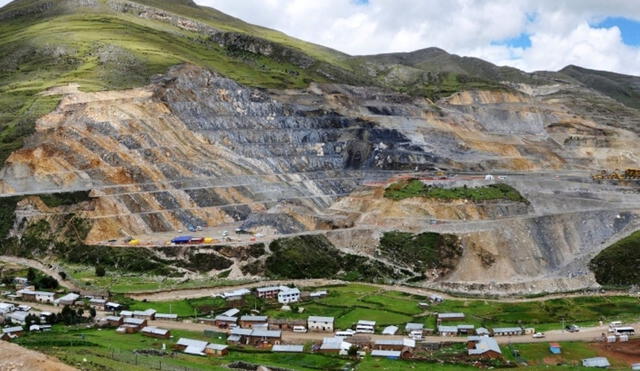 Chávez señaló que desde el Gobierno se impulsa un enfoque social para los proyectos y operaciones mineras. Foto: Andina