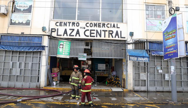 Galería Plaza Central no contaba con permiso de almacenamiento ni para levantar más pisos en drywall. Foto: Andina
