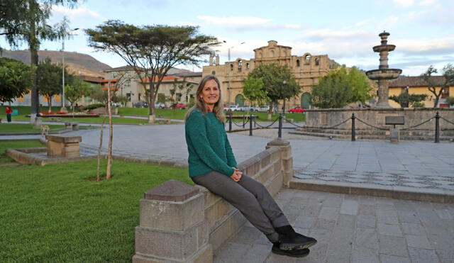 La ciudad de Cajamarca inició sus celebraciones este lunes con el tradicional paseo de la bandera del Perú y de Cajamarca por las principales calles de la ciudad. Foto: Twitter de María del Carmen Alva.