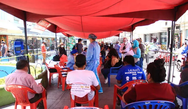 Campaña de vacunación continuará frente al mercado San Camilo. Foto: Zintia Fernández/La República