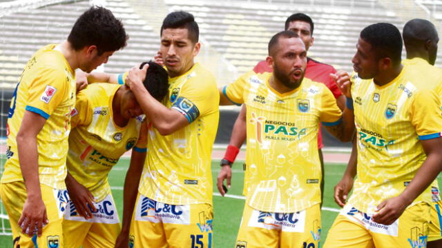 La temporada pasada, Carlos Stein arrancó en primera pero fue enviado a segunda por una resolución del TAS a favor de Alianza Lima. Foto: Liga 1