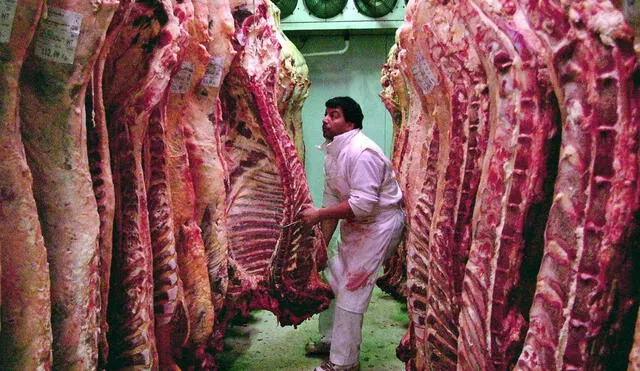 Oligopolio de carne en EE.UU. “Muchos granjeros y rancheros se están viendo forzados a cesar sus operaciones, y a veces son operaciones que llevaban generaciones activas”, refirió Joe Biden. Foto: EFE