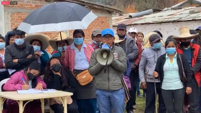 Ronderos explican las circunstancias en que hallaron al niño. Foto: captura Wamachuko News