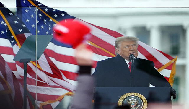 Donald Trump se pronunció el 6 de enero de 2021 ante sus seguidores, cuando todavía era presidente de Estados Unidos, minutos antes de que sus simpatizantes asaltaran el Capitolio. Foto: AFP