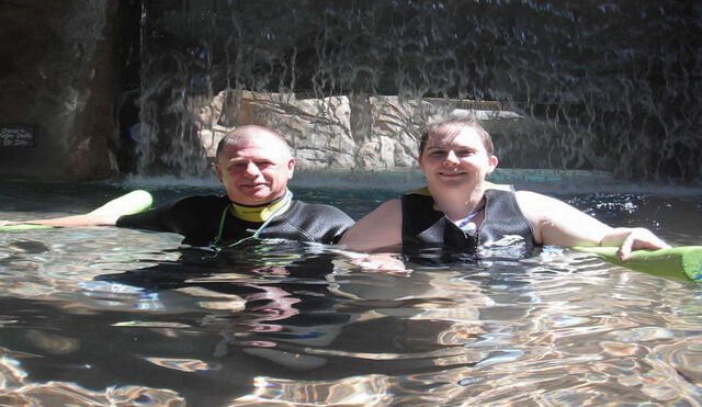 James Addie junto a Molly Watson en un viaje en México. Foto: Ben Addie / ABC