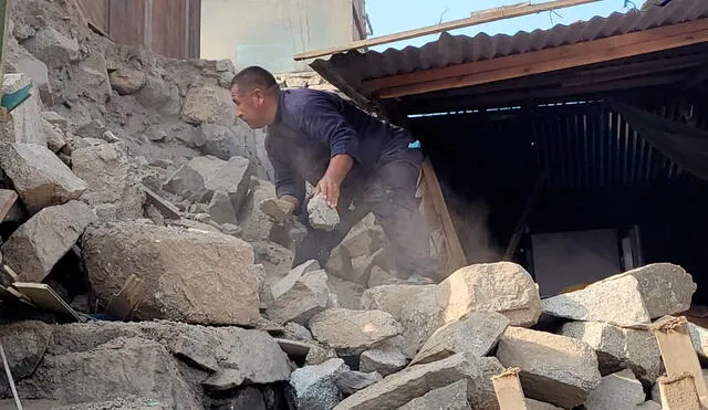 La familia afectada solicitó el apoyo de las autoridades, ya que se quedaron sin hogar tras el derrumbe de su vivienda. Foto: La República
