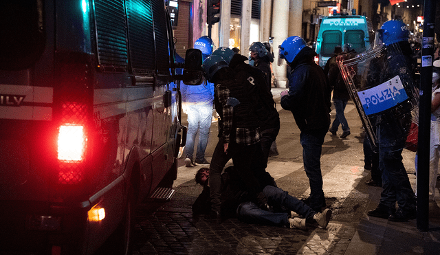 El atacante trató de escapar, por lo que fue perseguido por los agentes. Foto: referencial/AFP