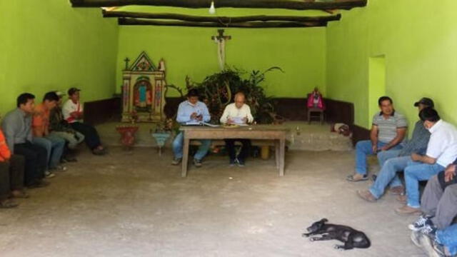 Ceremonia de la firma de entrega del terreno para obra de electrificación en Vialaya, Colcamar. Foto: Gobierno Regional de Amazonas