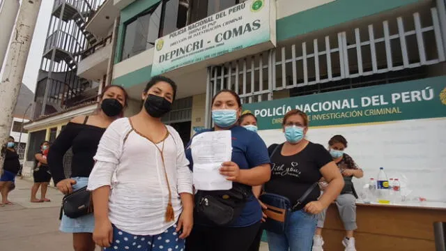 Mujeres piden apoyo a las autoridades para recuperar el dinero y seguir la denuncia. Foto: URPI-LR