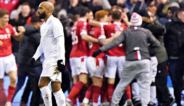 Nottingham Forest (fondo) celebrando el triunfo ante Arsenal por la FA Cup. Lacazette sufrió la derrota. Foto: ESPN