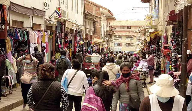 Realidad. Ambulantes han tomado las calles en Cusco.