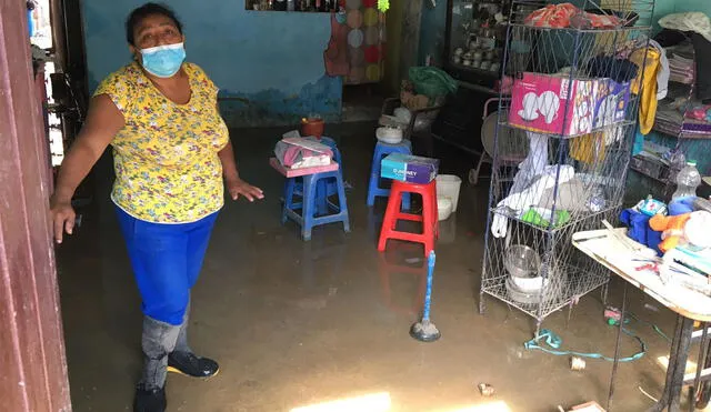 Vecinos perdieron sus cosas y ahora temen por su salud. Foto: Rosa Quincho/URPI-LR.