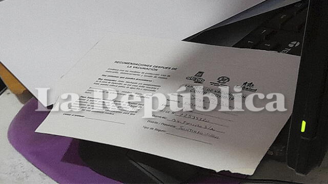 Las autoridades intervinieron a 2 personas inmersas en el presunto delito de falsificación de documentos. Foto: La República