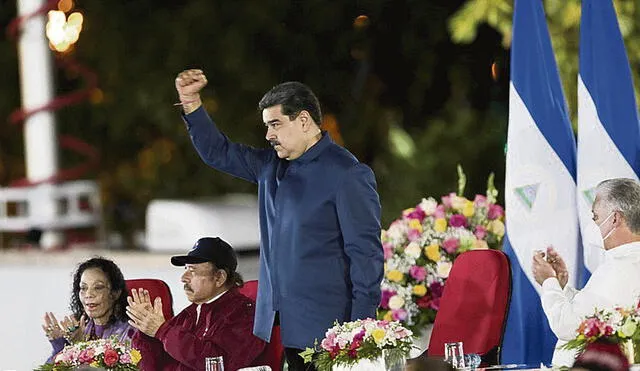Duro de invitar. Nicolás Maduro estuvo en el estrado de honor. Era el único presidente. Foto: difusión