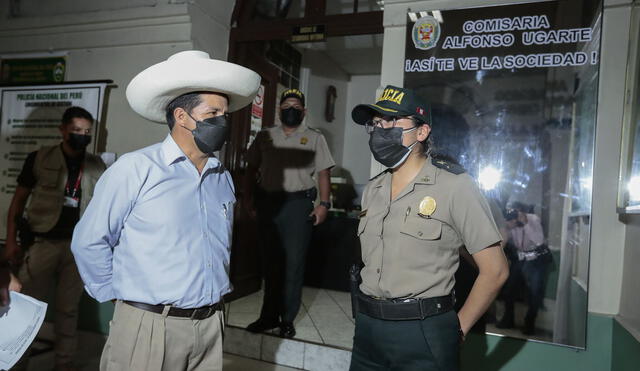 Pedro Castillo visitó dependencias policiales por segundo día consecutivo. Foto: Presidencia