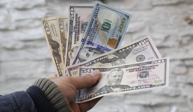 Conoce cuál es el precio del dólar en Perú hoy viernes 14 de enero de 2022. Foto: AFP