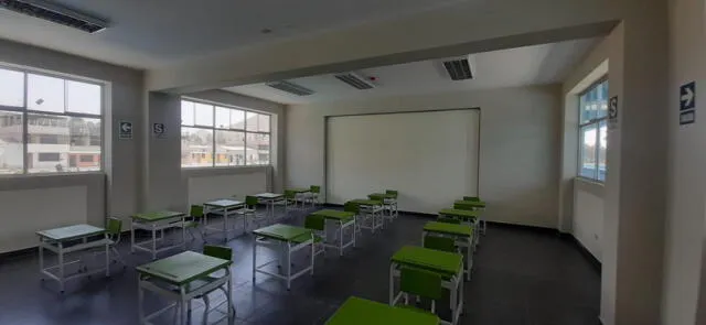 Las aulas están dotadas de nuevo mobiliario para los escolares. Foto: GRLL