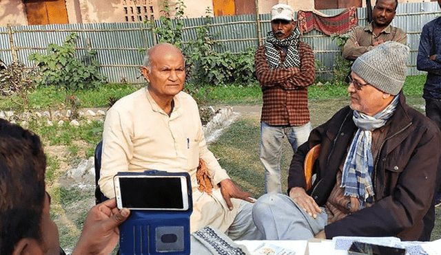 Brahmadev Mandal, de 84 años, a la izquierda, residente del estado indio de Bihar. Foto: Arab News