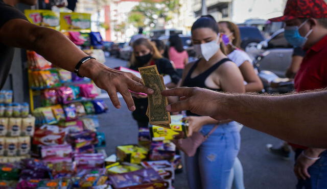 Conoce el precio del dólar en Venezuela hoy, según Dólar Monitor y DolarToday. Foto: AFP