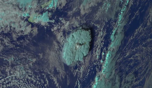 Imagen satelital del volcán de Tonga captada por la sonda japonesa Himawari-8. Foto: Regional and Mesoscale Meteorology Branch (RAMMB) / Himawari-8
